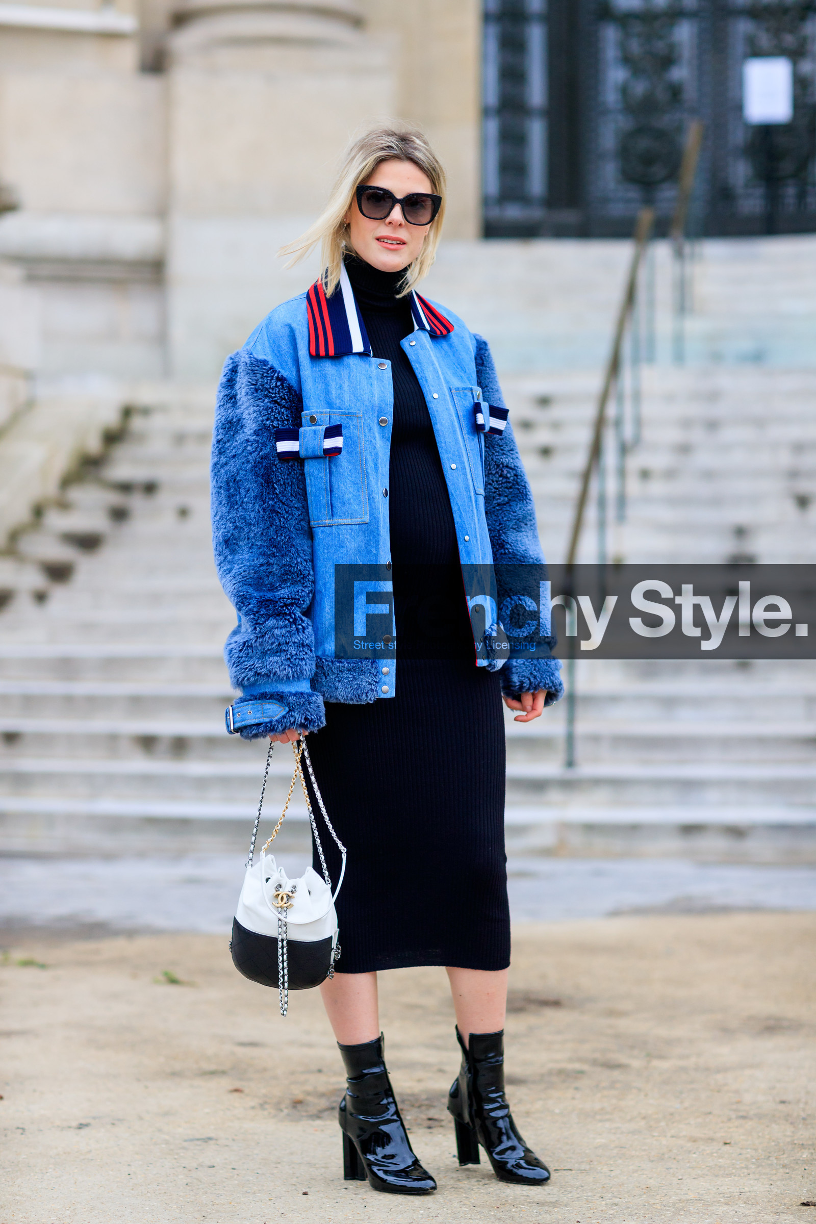 AUTUMN WINTER 2017-2018, AW 17-18, black and white bag, black dress, black shoes, blue fur coat, blue jacket, chanel, FALL WINTER 2017-2018, fashion week, frenchystyle, full length, FW, FW 17-18, graphic jacket, high heels, jonathan paciullo, leather bag, leather shoes, PARIS, PFW, shearling, sofie valkiers, street style, sunglasses, varnished leather shoes, vertical