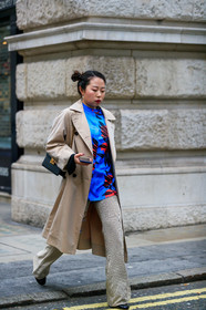 beige coat, beige pants, black bag, blue top, floral, flowers, graphic top, leather bag, printed top, trousers, street style, jonathan paciullo, FW, frenchystyle, fashion week, LFW, LONDON, AUTUMN WINTER 2019-2020, AW 19-20, FW 19-20, FALL WINTER 2019-2020, vertical, full length