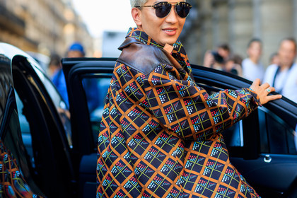 graphic jacket, multicolor jacket, printed jacket, sunglasses, fashion week, frenchystyle, FW, jonathan paciullo, street style, PFW, PARIS, atmosphere details, horizontal, detail, AUTUMN WINTER 2018-2019, FALL WINTER 2018-2019, FW 18-19