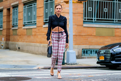 black bag, black belt, black top, checked, courrèges, graphic pants, high heels, leather bag, leather belt, leather shoes, madelynn furlong, plaid, printed pants, tartan, transparent shoes, trousers, street style, jonathan paciullo, FW, frenchystyle, fashion week, NYFW, NEW YORK, SPRING SUMMER 2019, SS 19, atmosphere details, horizontal, full length