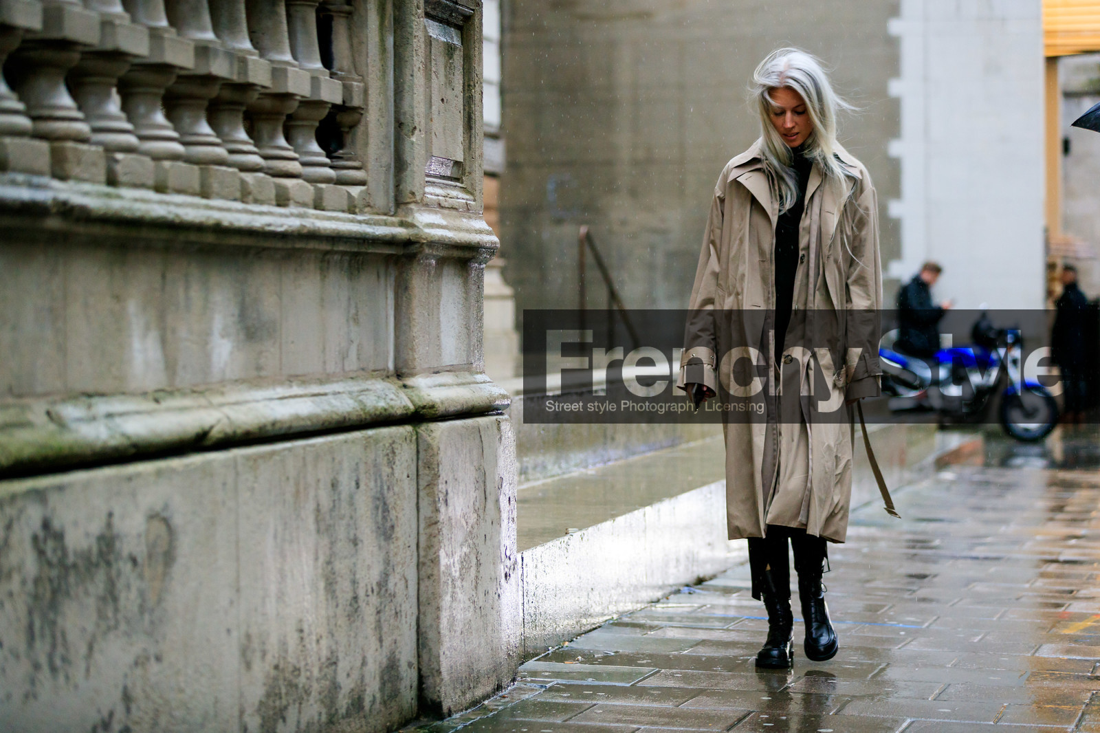 sarah harris, beige trench coat, layered trenchcoat, fashion week, frenchystyle, FW, jonathan paciullo, street style, LFW, LONDON, AUTUMN WINTER 2020-2021, FALL WINTER 2020-2021, FW 20-21, horizontal, atmosphere details, full length