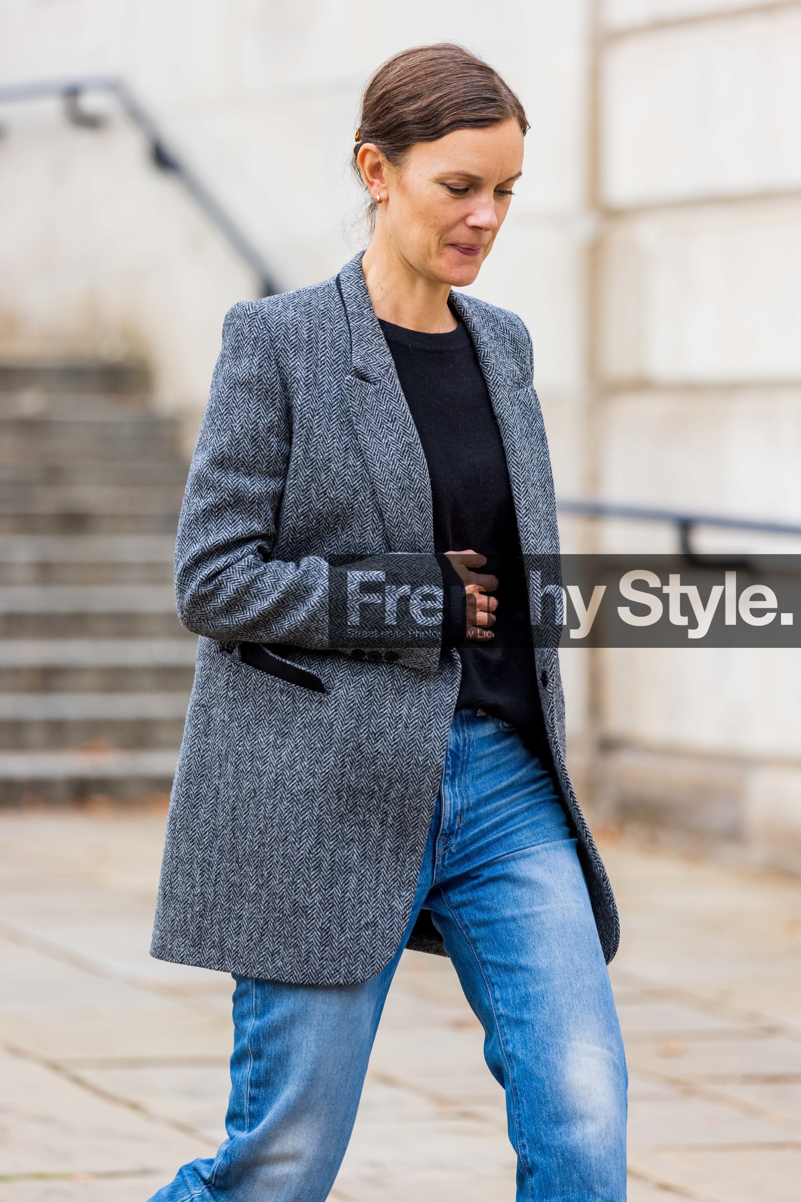 Jo Ellison, top, denim, jeans, blazer, plaid, black, fashion week, frenchystyle, FW, jonathan paciullo, street style, SS 22, SPRING SUMMER 2022, LFW, LONDON, vertical, atmosphere details, detail