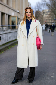 model, hair details, make up, make up details, black eyeliner, pink bag, shoulder bag, golden chain strap bag, tweed bag, chanel bag, white coat, blue shirt, japanese style shirt, grey pants, black leather boots, fashion week, frenchystyle, FW, jonathan paciullo, street style, PFW, PARIS, vertical, full length