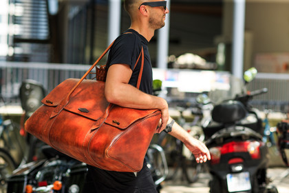 atmosphere details, black t shirt, brown bag, camel bag, detail, fashion week, frenchystyle, FW, horizontal, jonathan paciullo, leather bag, MENSWEAR, PARIS, PFW, SPRING SUMMER 2017, SS 17, street style, sunglasses