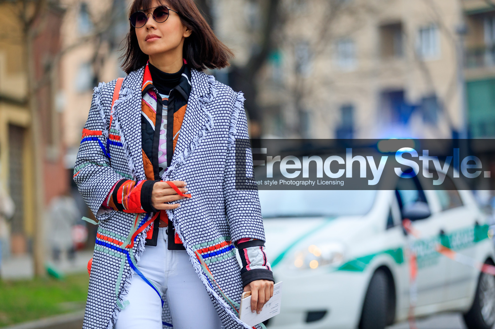 atmosphere details, AUTUMN WINTER 2017-2018, AW 17-18, denim pants, detail, FALL WINTER 2017-2018, fashion week, frenchystyle, FW, FW 17-18, graphic coat, horizontal, jeans, jonathan paciullo, liz yu, MFW, MILAN, orange jacket, printed coat, printed jacket, printed shirt, street style, sunglasses, trousers, white denim