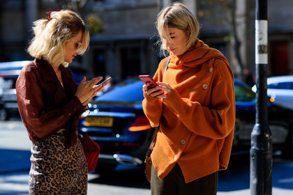 brown pants, camel bag, camille charriere, leather bag, loewe, orange sweater, trousers, adenorah, animal print, bordeaux, burgundy, graphic skirt, leopard, printed skirt, red shirt, sunglasses, fashion week, frenchystyle, FW, jonathan paciullo, street style, LFW, LONDON, SPRING SUMMER 2019, SS 19, atmosphere details, horizontal, detail