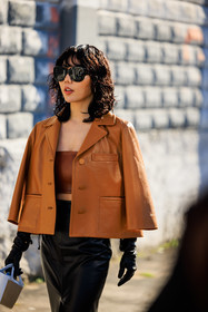 wet hair look, camel jacket, leather short jacket, brown bandeau, strapless top, brown top, black skirt, leather skirt, black gloves, leather gloves, black sunglasses, fashion week, frenchystyle, FW, jonathan paciullo, street style, vertical, atmosphere details, detail