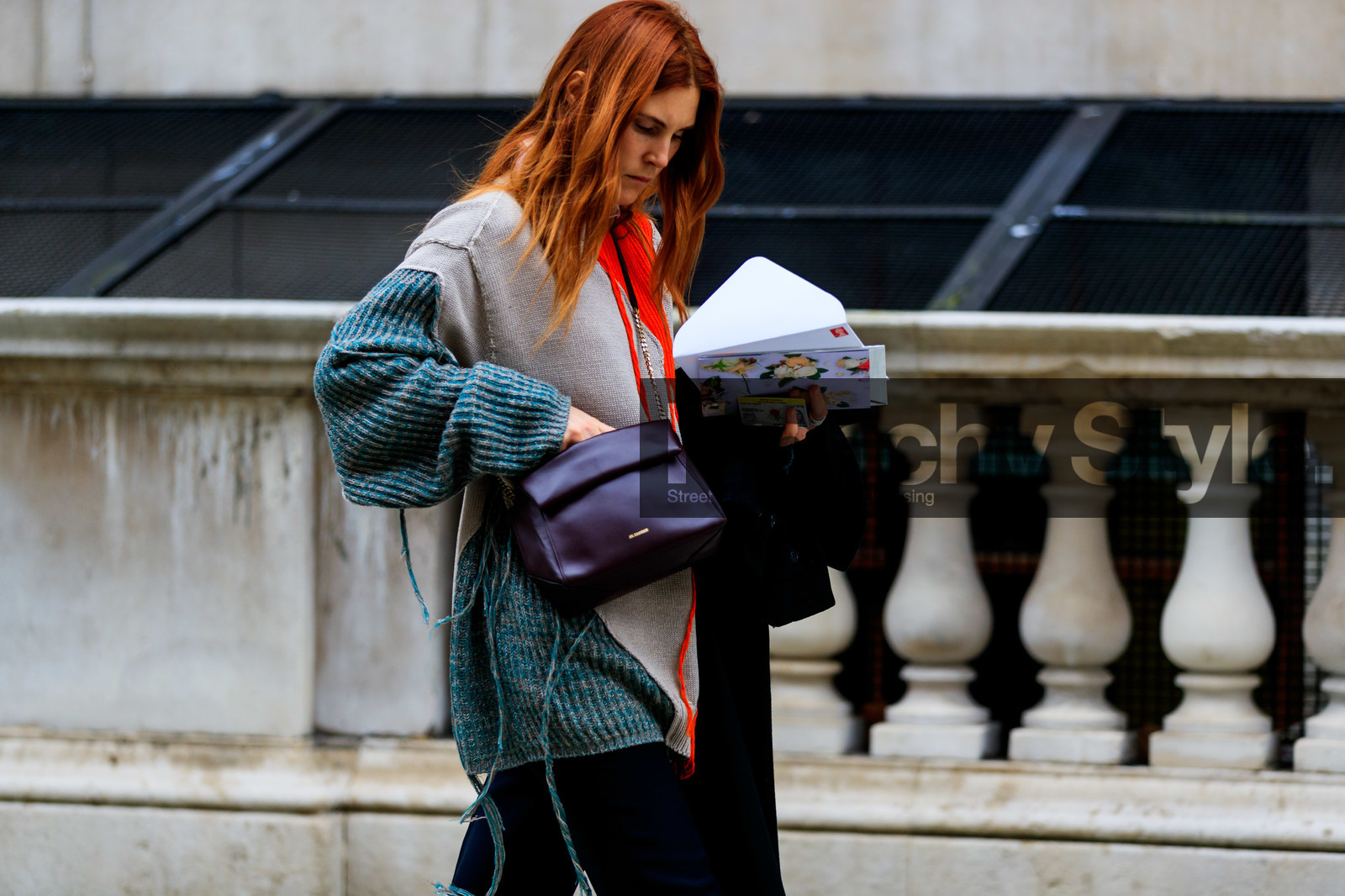 graphic sweater, jil sander, leather bag, purple bag, trousers, street style, jonathan paciullo, FW, frenchystyle, fashion week, LFW, LONDON, AUTUMN WINTER 2019-2020, AW 19-20, FW 19-20, FALL WINTER 2019-2020, horizontal, atmosphere details, detail