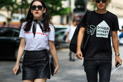 atmosphere details, black bandana, black denim, black skirt, black t shirt, denim pants, detail, dover street market, fashion week, frenchystyle, FW, gosha rubchinskiy, horizontal, jeans, jonathan paciullo, leather skirt, MENSWEAR, paisley, PARIS, PFW, printed t shirt, ray ban, red lips, SPRING SUMMER 2017, SS 17, street style, sunglasses, trousers, white t shirt
