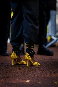 bottega veneta sandals, close up, detail, lace up shoes, yellow sandals, yellow shoes, street style, jonathan paciullo, FW, frenchystyle, fashion week, PFW, PARIS, SPRING SUMMER 2022, SS 22, vertical, atmosphere details