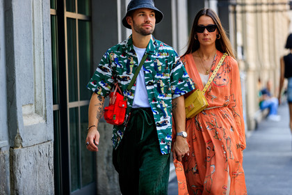alice & j.s, black hat, floral, flowers, graphic dress, green pants, green shirt, leather bag, orange dress, printed dress, printed shirt, red bag, sunglasses, trousers, yellow bag, street style, jonathan paciullo, FW, frenchystyle, fashion week, MFW, MILAN, SPRING SUMMER 2019, SS 19, atmosphere details, horizontal, detail