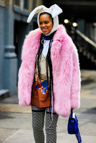furry coat, fluffy pink coat, fluffy coat, fluffy hat, versace handbag, blue handbag, versace boots, highknee boots, print highknee boots, versace logo boots, bunny ears, bunny hat, white hat, multiprint dress, multicolor dress, street style, jonathan paciullo, FW, frenchystyle, fashion week, NYFW, NEW YORK, AUTUMN WINTER 2022-2023, FALL WINTER 2022_2023, FW 22-23, vertical, atmosphere details