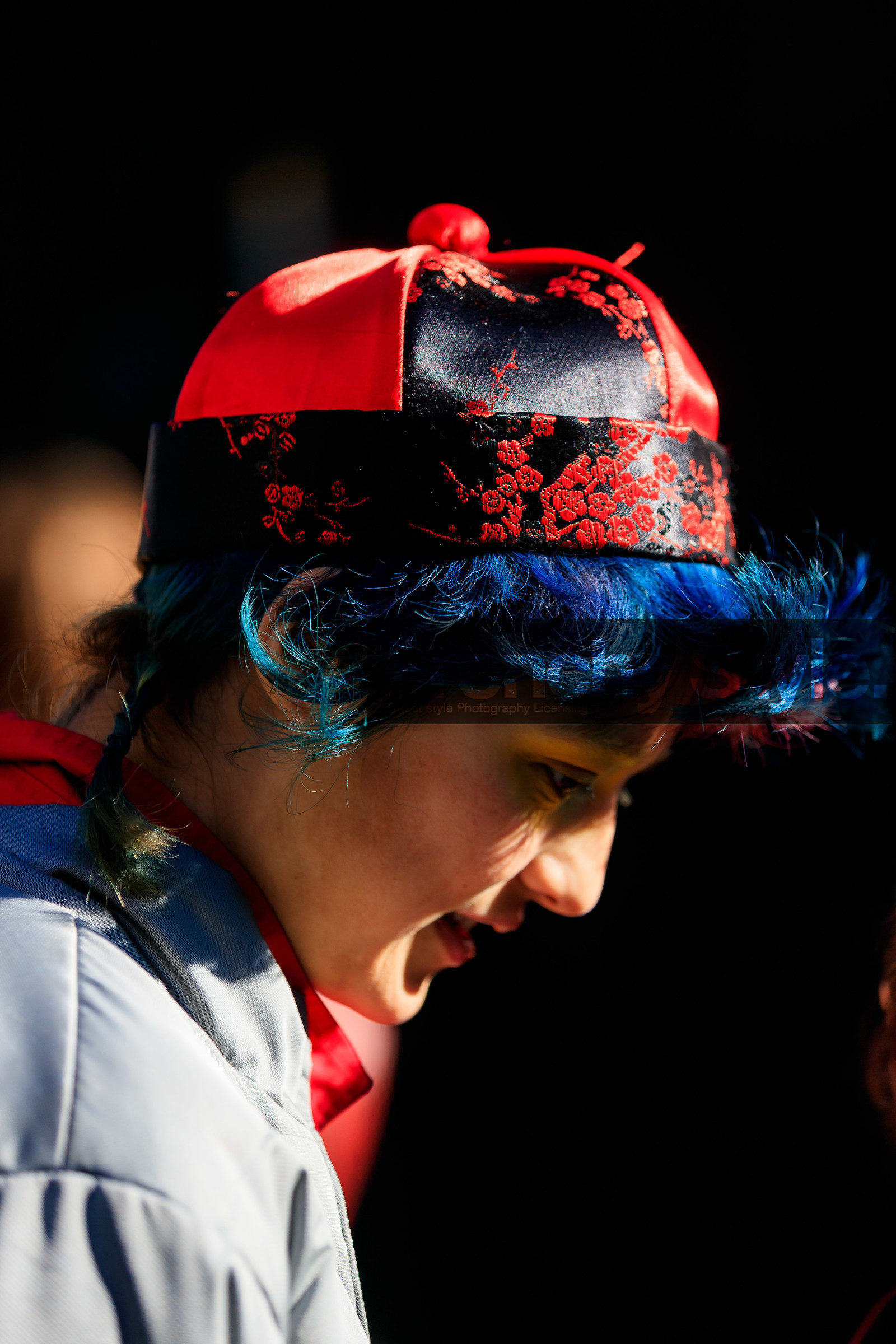 blue hair, chinese print, dyed hair, red hat, fashion week, frenchystyle, FW, jonathan paciullo, street style, LFW, LONDON, AUTUMN WINTER 2019-2020, AW 19-20, FW 19-20, FALL WINTER 2019-2020, vertical, atmosphere details, detail