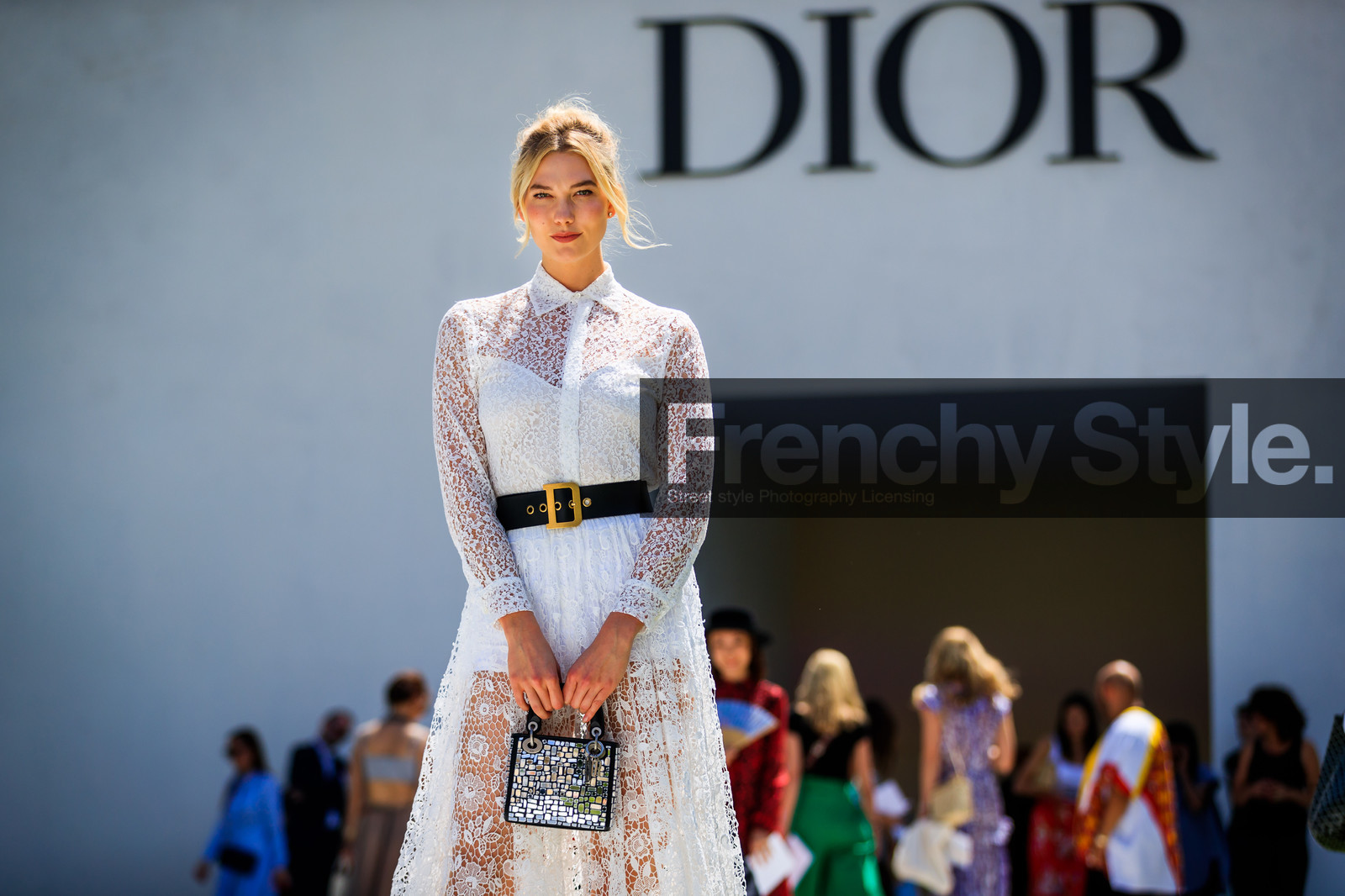 black belt, christian dior, graphic bag, graphic dress, lace dress, leather bag, leather belt, printed bag, printed dress, see through, sequined bag, shiny bag, silver bag, white dress, fashion week, frenchystyle, FW, jonathan paciullo, street style, PFW, PARIS, horizontal, atmosphere details, detail, model, AUTUMN WINTER 2018-2019, FALL WINTER 2018-2019, FW 18-19, karlie kloss
