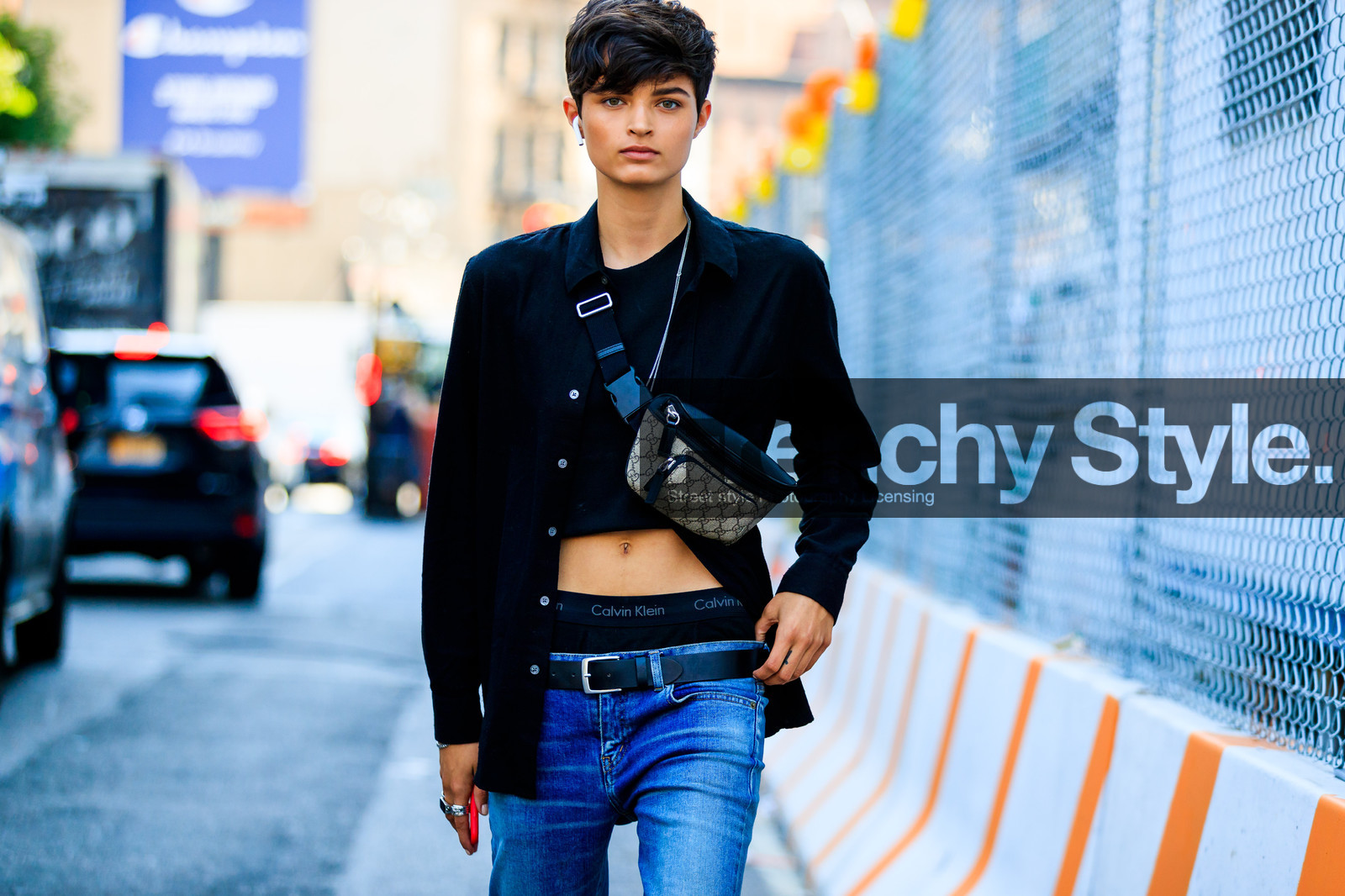 beige bag, black belt, black shirt, black top, blue denim, calvin klein, crop top, denim pants, fanny pack, graphic bag, gucci, headphones, jeans, leather bag, leather belt, model, monogram, printed bag, short hair, trousers, fashion week, frenchystyle, FW, jonathan paciullo, street style, NYFW, NEW YORK, SPRING SUMMER 2019, SS 19, atmosphere details, horizontal, detail