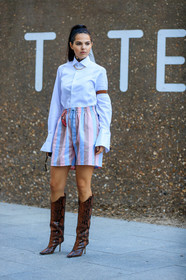 doina ciobanu, black headband, white shirt, chain necklace, golden necklace, striped bermuda short, animal skin boots, high heels boots, brown leather boots, sharp end shoes, fashion week, frenchystyle, FW, jonathan paciullo, street style, vertical, full length