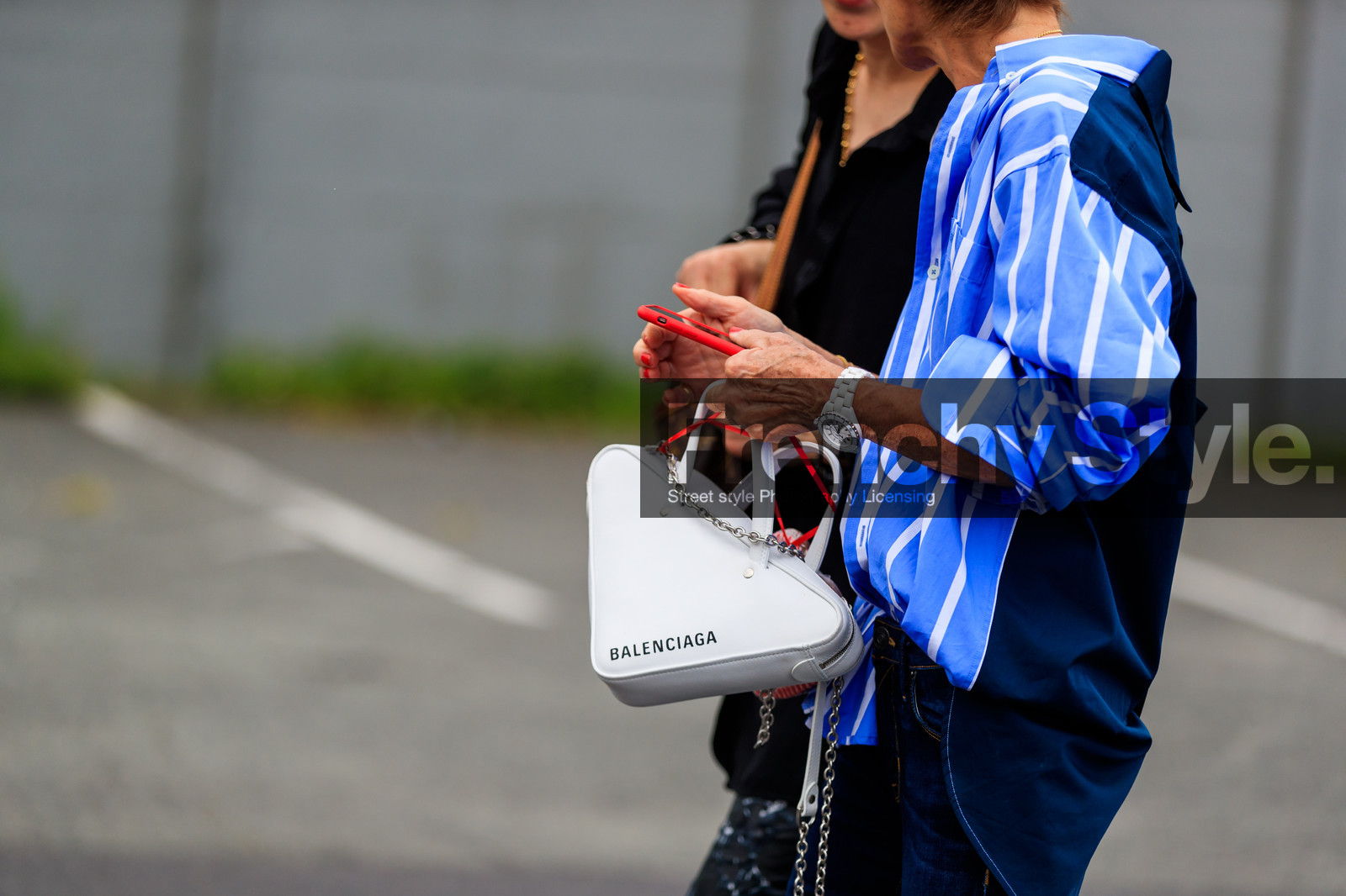 balenciaga, blue shirt, leather bag, printed shirt, striped shirt, watch, white bag, fashion week, frenchystyle, FW, jonathan paciullo, street style, PFW, PARIS, atmosphere details, horizontal, detail, AUTUMN WINTER 2018-2019, FALL WINTER 2018-2019, FW 18-19