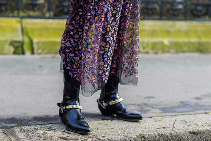atmosphere details, AUTUMN WINTER 2016-2017, AW 16-17, black boots, detail, embroidered dress, FALL WINTER 2016-2017, fashion week, flower, frenchystyle, FW, FW 16-17, golden details, horizontal, jonathan paciullo, leather boots, PARIS, PFW, printed dress, purple dress, santiags, street style, varnished leather shoes, veronika heilbrunner, vinyl