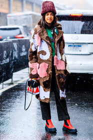 AUTUMN WINTER 2017-2018, AW 17-18, bordeaux, brown coat, brown fur, burgundy, checked pants, FALL WINTER 2017-2018, fashion week, frenchystyle, full length, Fur coat, FW, FW 17-18, graphic bag, green scarf, green sweater, jonathan paciullo, leandra medine, leather boots, NEW YORK, NYFW, printed bag, printed coat, red bag, red beanie, red boots, street style, trousers, vertical