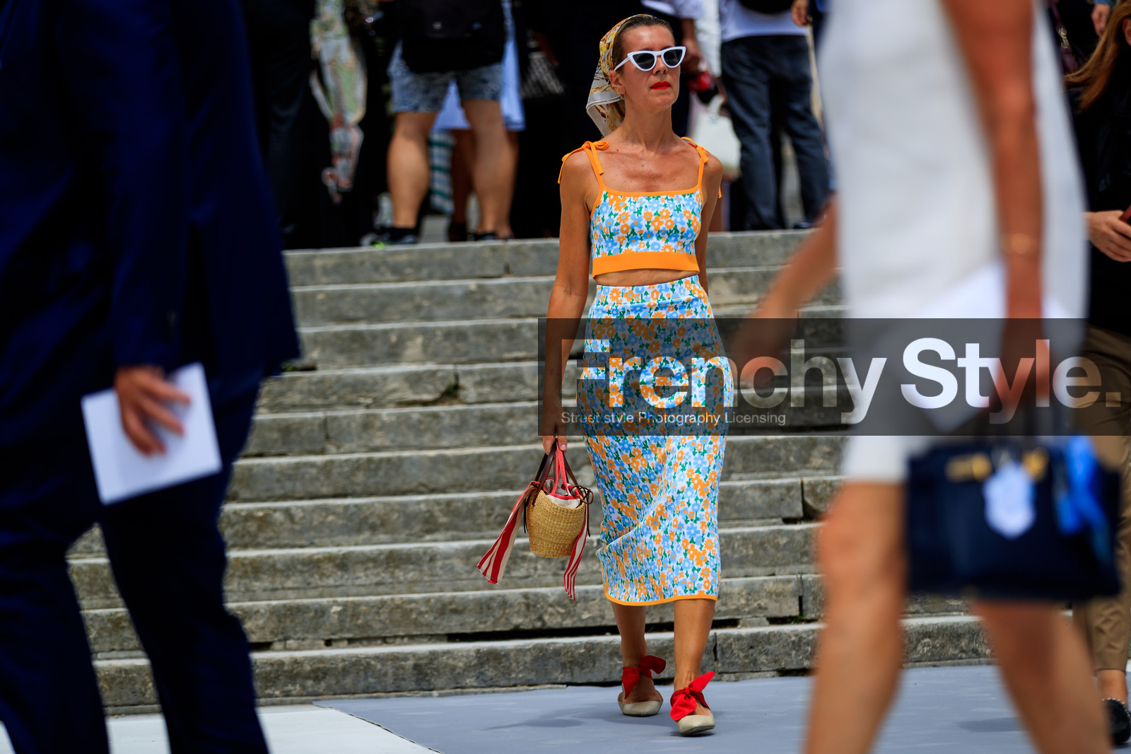 basket, beige shoes, blue skirt, blue top, floral, flowers, graphic bag, graphic dress, graphic skirt, graphic top, headscarf, high heels, leather bag, leather shoes, printed bag, printed dress, printed skirt, printed top, red lips, stripes, sunglasses, turquoise, fashion week, frenchystyle, FW, jonathan paciullo, street style, PFW, PARIS, horizontal, atmosphere details, detail, AUTUMN WINTER 2018-2019, FALL WINTER 2018-2019, FW 18-19, natalie joos