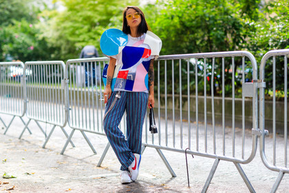 atmosphere details, blue pants, blue top, camera, christina paik, fashion week, frenchystyle, full length, FW, geometric, graphic pants, graphic top, horizontal, jonathan paciullo, junya watanabe, leather shoes, MENSWEAR, nike, PARIS, patchwork, PFW, SPRING SUMMER 2018, SS 18, street style, striped pants, sunglasses, trousers, white sneakers