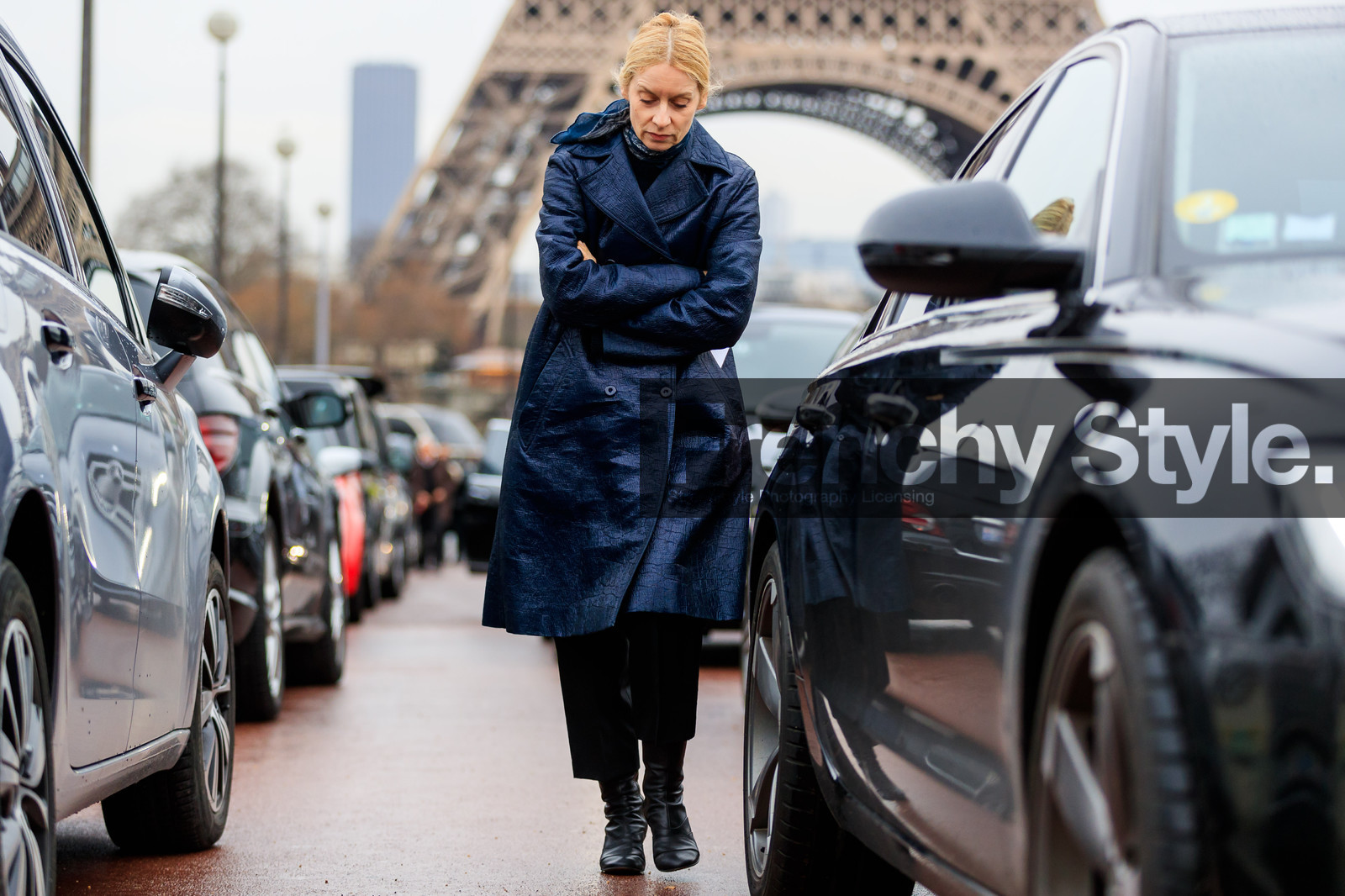 atmosphere details, AUTUMN WINTER 2017-2018, AW 17-18, black coat, black pants, black shoes, black sweater, FALL WINTER 2017-2018, fashion week, frenchystyle, full length, FW, FW 17-18, high heels, horizontal, jonathan paciullo, leather shoes, PARIS, PFW, scarf, street style, suzanne koller, tone on tone, total look black, trousers