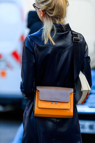 black coat, leather bag, leather coat, orange bag, fashion week, frenchystyle, FW, jonathan paciullo, street style, PFW, PARIS, AUTUMN WINTER 2019-2020, AW 19-20, FALL WINTER 2019-2020, FW 19-20, vertical, atmosphere details, detail