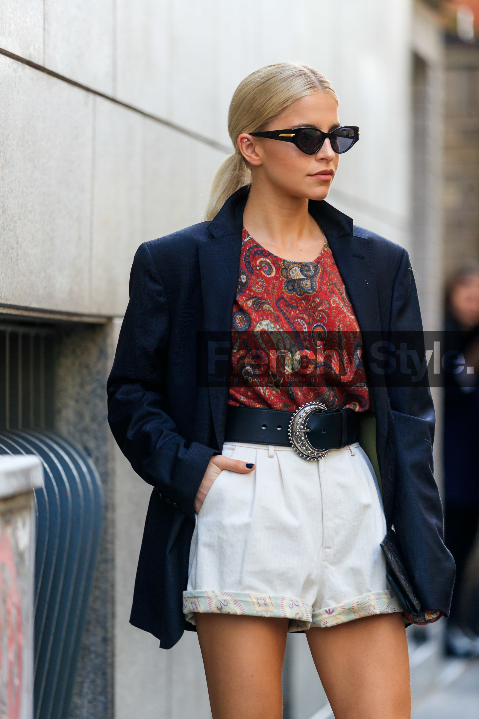caro daur, black sunglasses, butterfly sunglasses, bottega veneta sunglasses, black jacket, red pullover, cachemere printed pullover, black leather belt, black leather clutch, white shorts, denim shorts, mini shorts, belted shorts, etro shorts, etro belt, etro pullover, floral printed shorts, fashion week, frenchystyle, FW, jonathan paciullo, street style, MFW, MILAN, AUTUMN WINTER 2020-2021, FALL WINTER 2020-2021, FW 20-21, vertical, full length