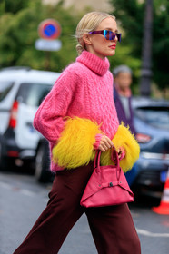 leonie hanne, balenciaga sunglasses, futurist shape sunglasses, purple sunglasses, mirror sunglasses, pink pullover, turtleneck pullover, pink leather bag, hand bag, feather details pullover, feather details, yellow pullover, burgundy pants, tailored pants, PARIS, PFW, SPRING SUMMER 2020, SS 20, fashion week, frenchystyle, FW, jonathan paciullo, street style, vertical, atmosphere details, detail