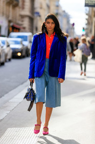 blue jacket, velvet jacket, red shirt, light blue jeans, light blue bermuda shorts, denim, cropped jeans, cropped pants, blue leather bag, black leather bag, printed bag, hand bag, big buckle bag, pink shoes, PARIS, PFW, SPRING SUMMER 2020, SS 20, fashion week, frenchystyle, FW, jonathan paciullo, street style, vertical, full length