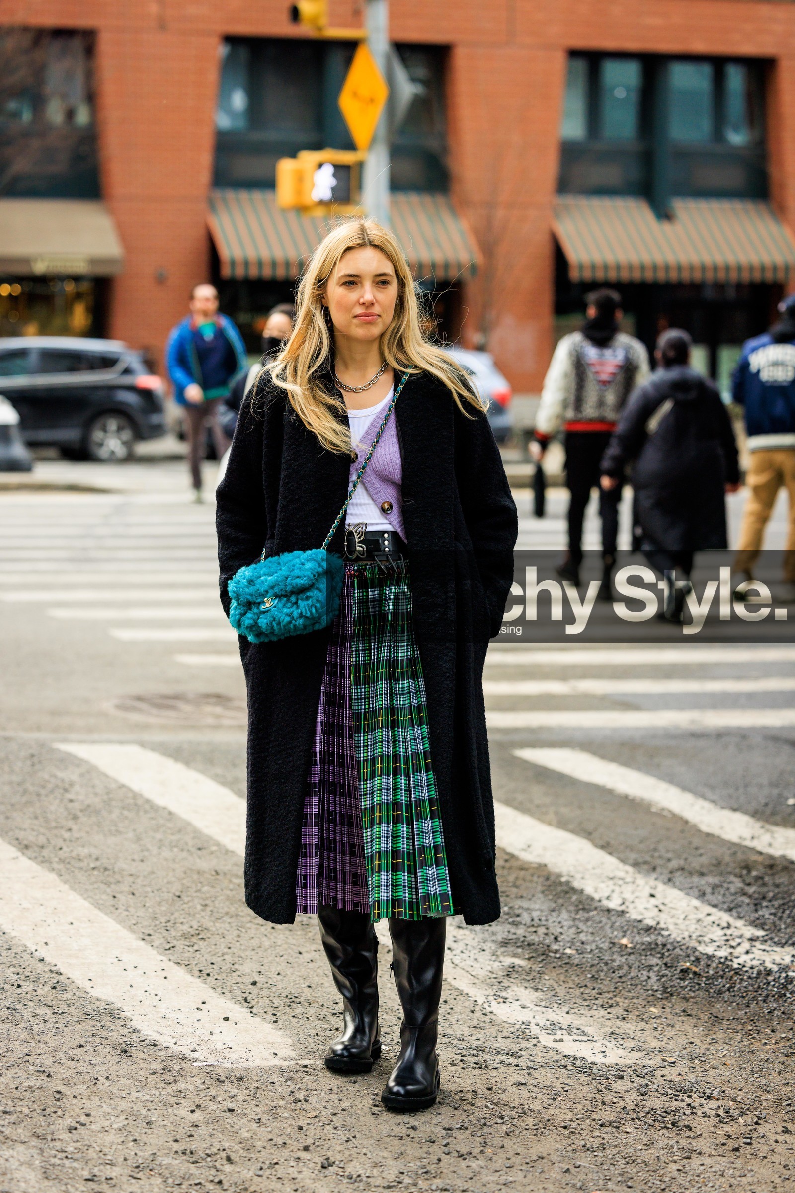 fluffy handbag, chanel bag, blue chanel bag, chanel crossbody, black coat, plaid skirt, pleated skirt, black leather midi skirt, multicolor midi skirt, black boots, black leather boots, white tanktop, purple cardigan, knitted cardigan, black belt, chain necklace, silver necklace, aemilia madden, street style, jonathan paciullo, FW, frenchystyle, fashion week, NYFW, NEW YORK, AUTUMN WINTER 2022-2023, FALL WINTER 2022_2023, FW 22-23, vertical, full length