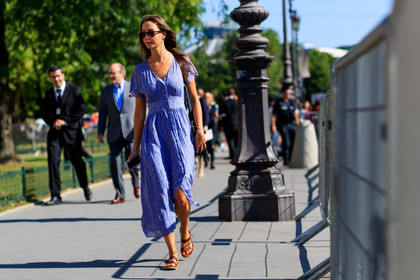 blue dress, brown sandals, floral, flowers, graphic dress, leather shoes, printed dress, sunglasses, fashion week, frenchystyle, FW, jonathan paciullo, street style, PFW, PARIS, horizontal, atmosphere details, full length, AUTUMN WINTER 2018-2019, FALL WINTER 2018-2019, FW 18-19