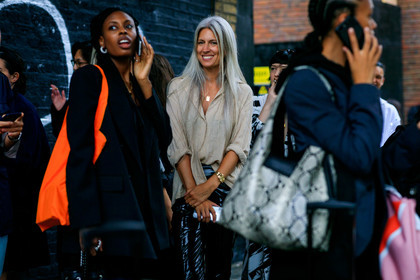 sarah harris, light beige shirt, loose shirt, black vinyl pants, golden watch, fashion week, frenchystyle, FW, jonathan paciullo, street style, atmosphere details, horizontal, detail