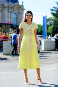 embroideries, glitter, graphic dress, high heels, leather shoes, pink shoes, printed dress, sequined dress, sunglasses, yellow dress, fashion week, frenchystyle, FW, jonathan paciullo, street style, PFW, PARIS, vertical, full length, AUTUMN WINTER 2018-2019, FALL WINTER 2018-2019, FW 18-19, giovanna battaglia