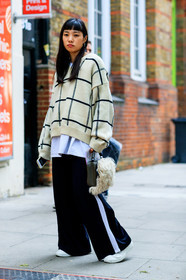 black pants, checked, fur bag, graphic sweater, green bag, leather bag, leather shoes, oversize, plaid, printed sweater, trousers, white sneakers, white sweater, fashion week, frenchystyle, FW, jonathan paciullo, street style, LFW, LONDON, SPRING SUMMER 2019, SS 19, vertical, full length