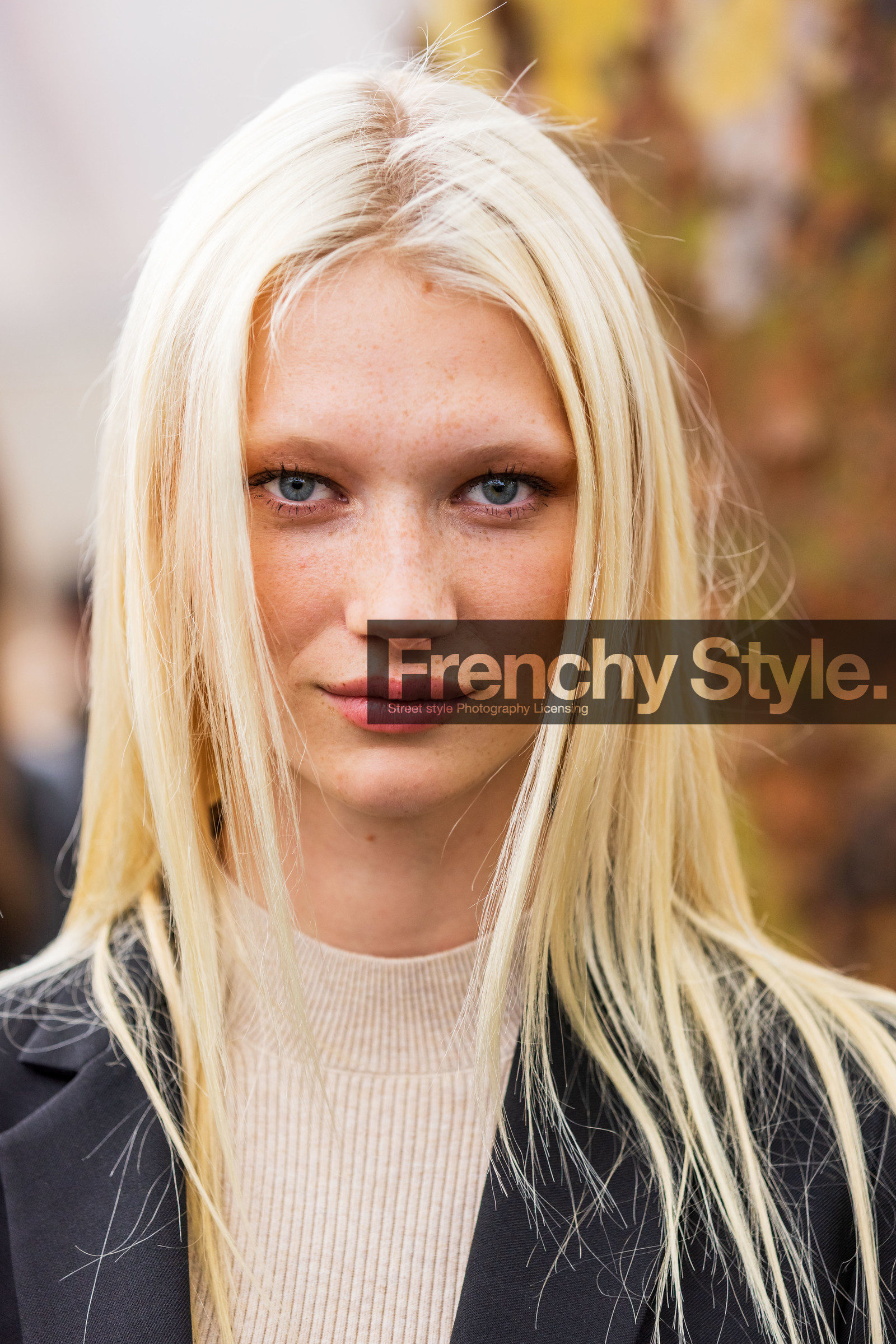 blond hair, detail, freckles, natural makeup, fashion week, frenchystyle, FW, jonathan paciullo, street style, PFW, PARIS, SPRING SUMMER 2022, SS 22, vertical, atmosphere details, model, portrait