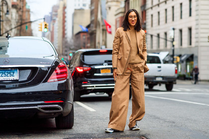 camel jacket, camel pants, eva chen, leather shoes, louis vuitton, max mara, trousers, white sneakers, frenchystyle, jonathan paciullo, street style, NYFW, NEW YORK, AUTUMN WINTER 2019-2020, AW 19-20, FALL WINTER 2019-2020, FW 19-20, fashion week, FW, atmosphere details, horizontal, full length