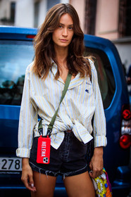 light yellow shirt, striped shirt, etro shirt, denim, denim shorts, mini shorts, black shorts, crossbody phone, street style, jonathan paciullo, FW, frenchystyle, fashion week, MFW, MILAN, SPRING SUMMER 2021, SS 21, vertical, detail, model