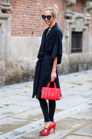 black trench coat, ruffle trench coat, red leather bag, red leather shoes, max mara bag, hand bag, versace sunglasses, high heels shoes, buckle shoes, micol sabbadini, street style, jonathan paciullo, FW, frenchystyle, fashion week, MFW, MILAN, SPRING SUMMER 2021, SS 21, vertical, full length