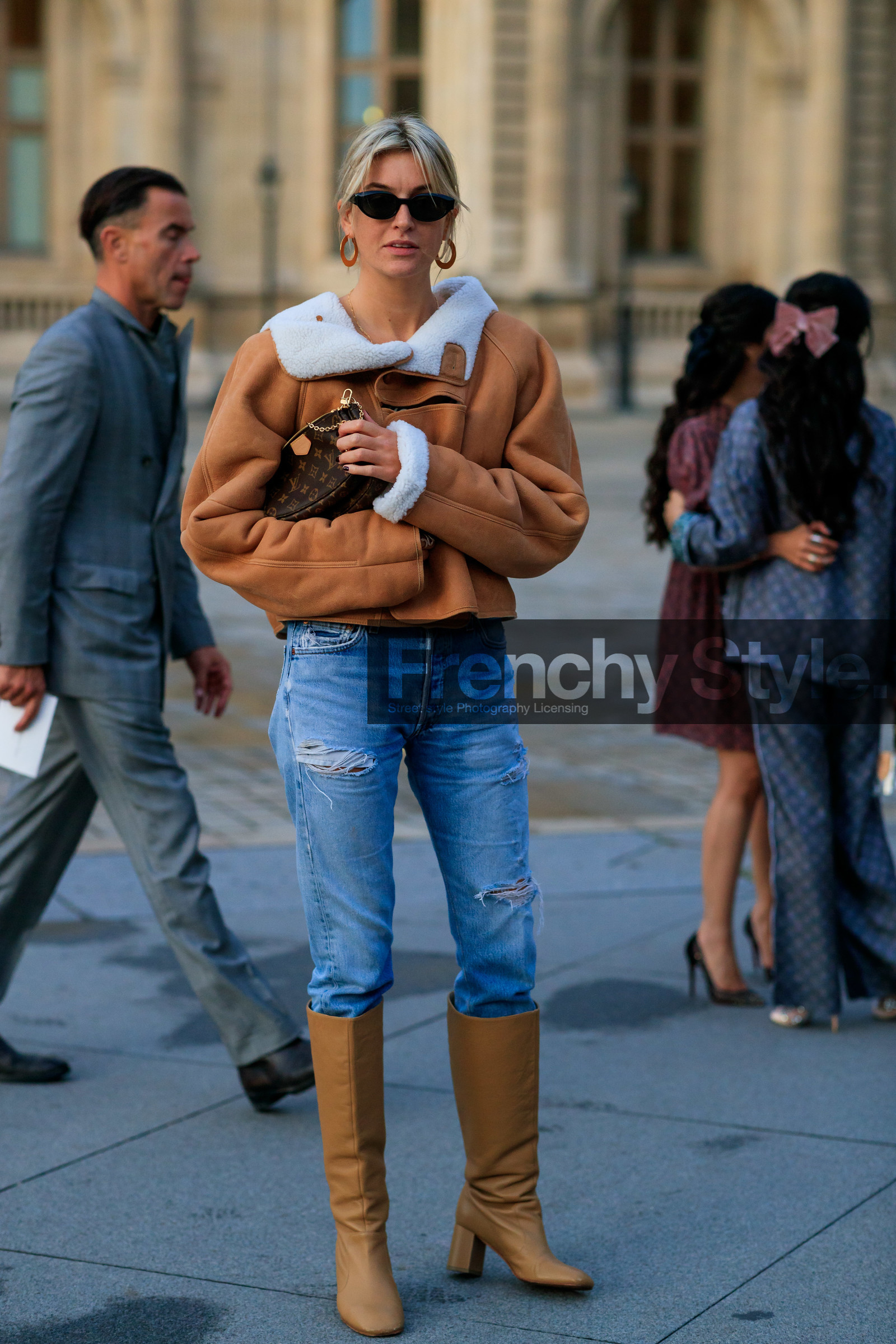 camille charriere, camel coat, fur coat, denim, used jeans, light blue jeans, beige leather boots, high boots, PARIS, PFW, SPRING SUMMER 2020, SS 20, fashion week, frenchystyle, FW, jonathan paciullo, street style, vertical, full length