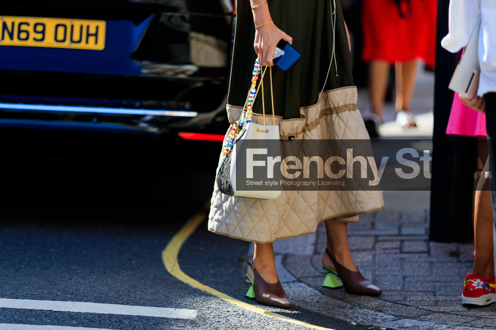 jacquemus shoes, brown leather shoes, green heel, geometrical heel, quilted dress, white leather bag, animal skin bag, chain strap bag, golden chain strap bag, bucket bag, fashion week, frenchystyle, FW, jonathan paciullo, street style, atmosphere details, horizontal, detail