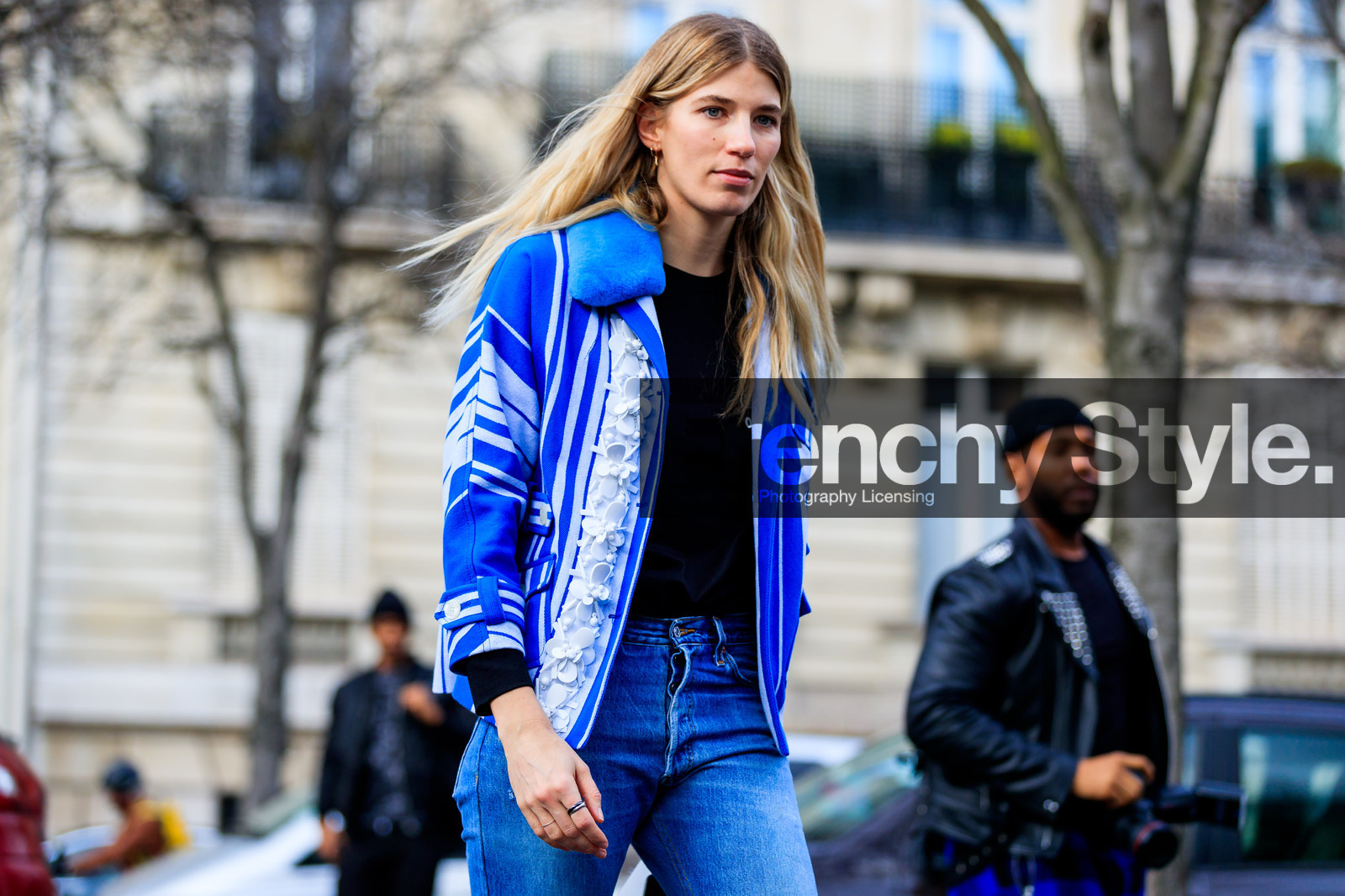 atmosphere details, AUTUMN WINTER 2017-2018, AW 17-18, black sweater, blue denim, blue jacket, denim pants, detail, FALL WINTER 2017-2018, fashion week, frenchystyle, FW, FW 17-18, graphic jacket, horizontal, jeans, jonathan paciullo, PARIS, PFW, printed jacket, sarah harris, street style, trousers