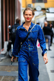 denim, denim jumpsuit, red lipstick, anna ewers, street style, jonathan paciullo, FW, frenchystyle, fashion week, MFW, MILAN, SPRING SUMMER 2021, SS 21, vertical, detail, model
