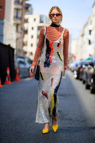 black bag, earrings, glitter, graphic dress, leather bag, leather shoes, orange top, printed dress, sequined dress, shiny dress, sunglasses, yellow shoes, fashion week, frenchystyle, FW, jonathan paciullo, street style, PFW, PARIS, vertical, full length, AUTUMN WINTER 2018-2019, FALL WINTER 2018-2019, FW 18-19, caro daur