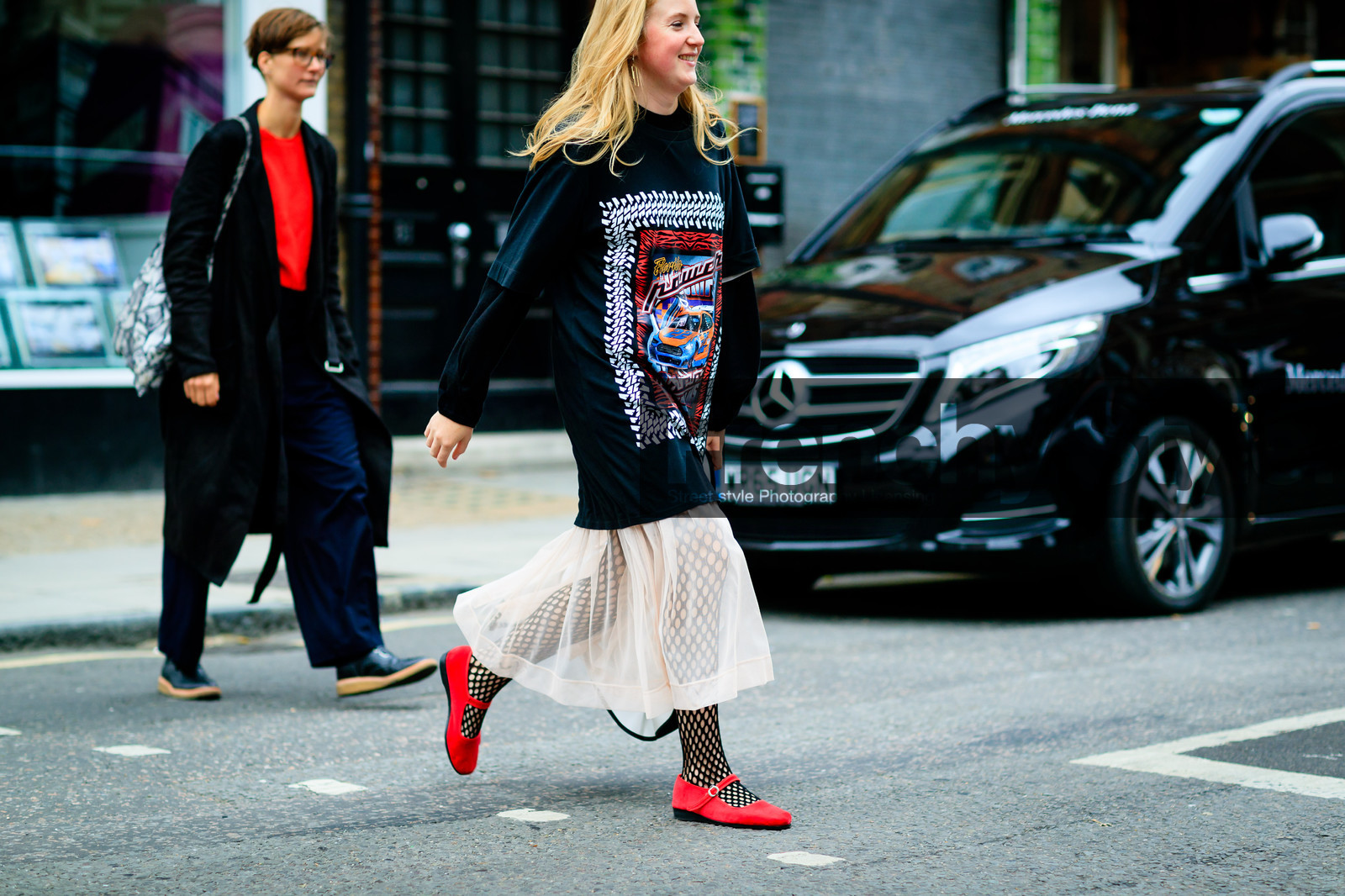 atmosphere details, ballerinas, black t shirt, detail, fashion week, fishnet, frenchystyle, FW, horizontal, jonathan paciullo, leather shoes, LFW, LONDON, nude skirt, printed t shirt, red shoes, see through, SPRING SUMMER 2017, SS 17, street style, tights, woman
