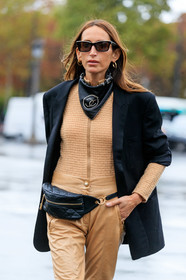 chloe loulou de saison, chanel bag, chanel belt, chanel sunglasses, chanel total look, chanel pants, chanel scarf, chanel cardigan, belt bag, black jacket, black scarf, zipped cardigan, tweed jacket, tweed cardigan, beige leather pants, black leather bag, black leather belt, quilted bag, quilted belt, leather scarf, PARIS, PFW, SPRING SUMMER 2020, SS 20, fashion week, frenchystyle, FW, jonathan paciullo, street style, vertical, atmosphere details, detail