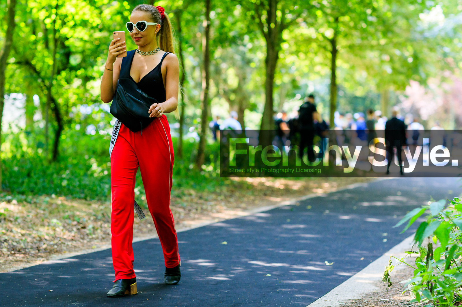 atmosphere details, black bag, black boots, fashion week, frenchystyle, full length, fun sunglasses, FW, high heels, horizontal, jonathan paciullo, leather bag, leather shoes, MENSWEAR, off white, PARIS, PFW, ponytail, red lips, red pants, SPRING SUMMER 2018, SS 18, street style, sunglasses, trousers