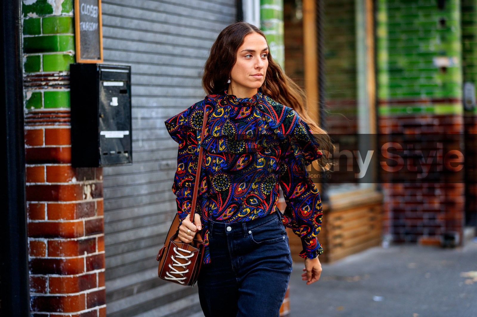 black denim, camel bag, denim pants, erika boldrin, graphic bag, graphic shirt, jeans, jw anderson, leather bag, long hair, multicolor shirt, printed bag, printed shirt, trousers, fashion week, frenchystyle, FW, jonathan paciullo, street style, LFW, LONDON, SPRING SUMMER 2019, SS 19, atmosphere details, horizontal, detail