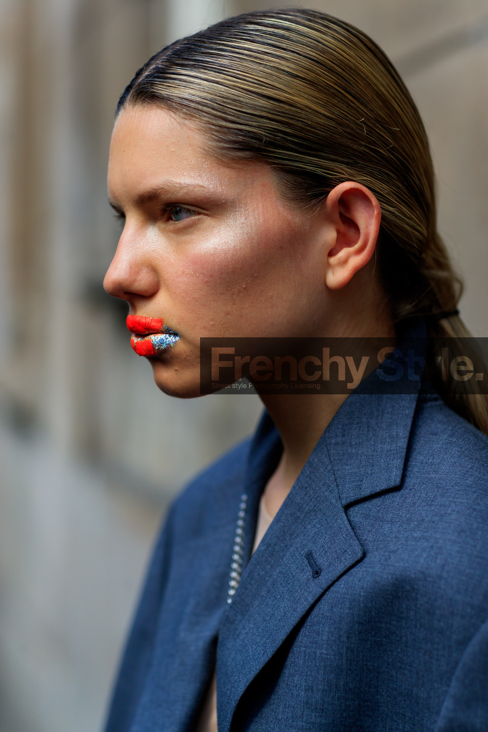 blazer, grey jacket, oversize, ponytail, red lips, wet hair, PFW, fashion week, frenchystyle, FW, jonathan paciullo, street style, PARIS, vertical, detail, atmosphere details, model, AUTUMN WINTER 2018-2019, FALL WINTER 2018-2019, FW 18-19