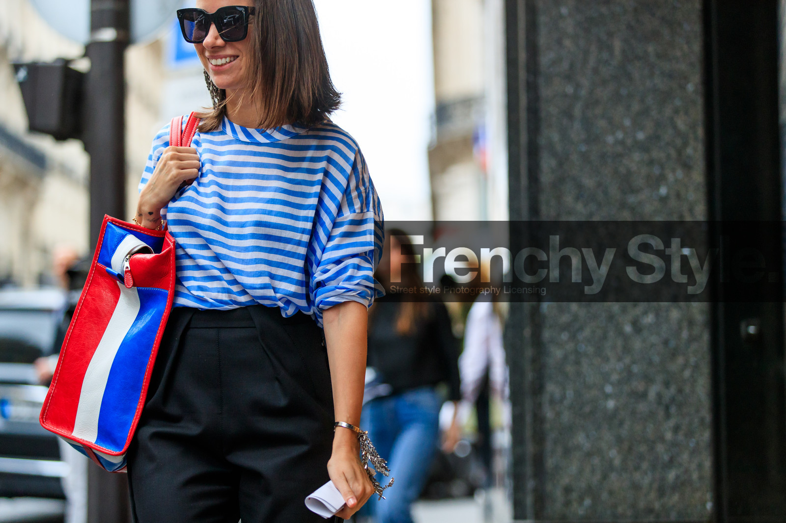 atmosphere details, AUTUMN WINTER 2016-2017, AW 16-17, black, black pants, blue, céline, detail, earrings, FALL WINTER 2016-2017, fashion week, frenchystyle, FW, FW 16-17, geometric, graphic bag, graphic top, HAUTE COUTURE, horizontal, jonathan paciullo, leather bag, MENSWEAR, multicolor bag, natasha goldenberg, PARIS, PFW, red, street style, striped bag, striped t shirt, stripes, sunglasses, trousers, white